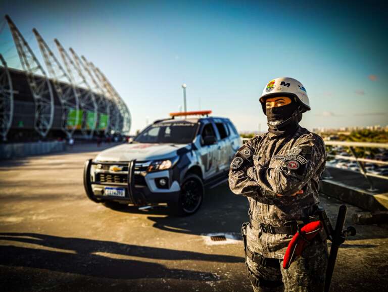 Torcedores com mandados de prisão abertos são detidos na Arena Castelão