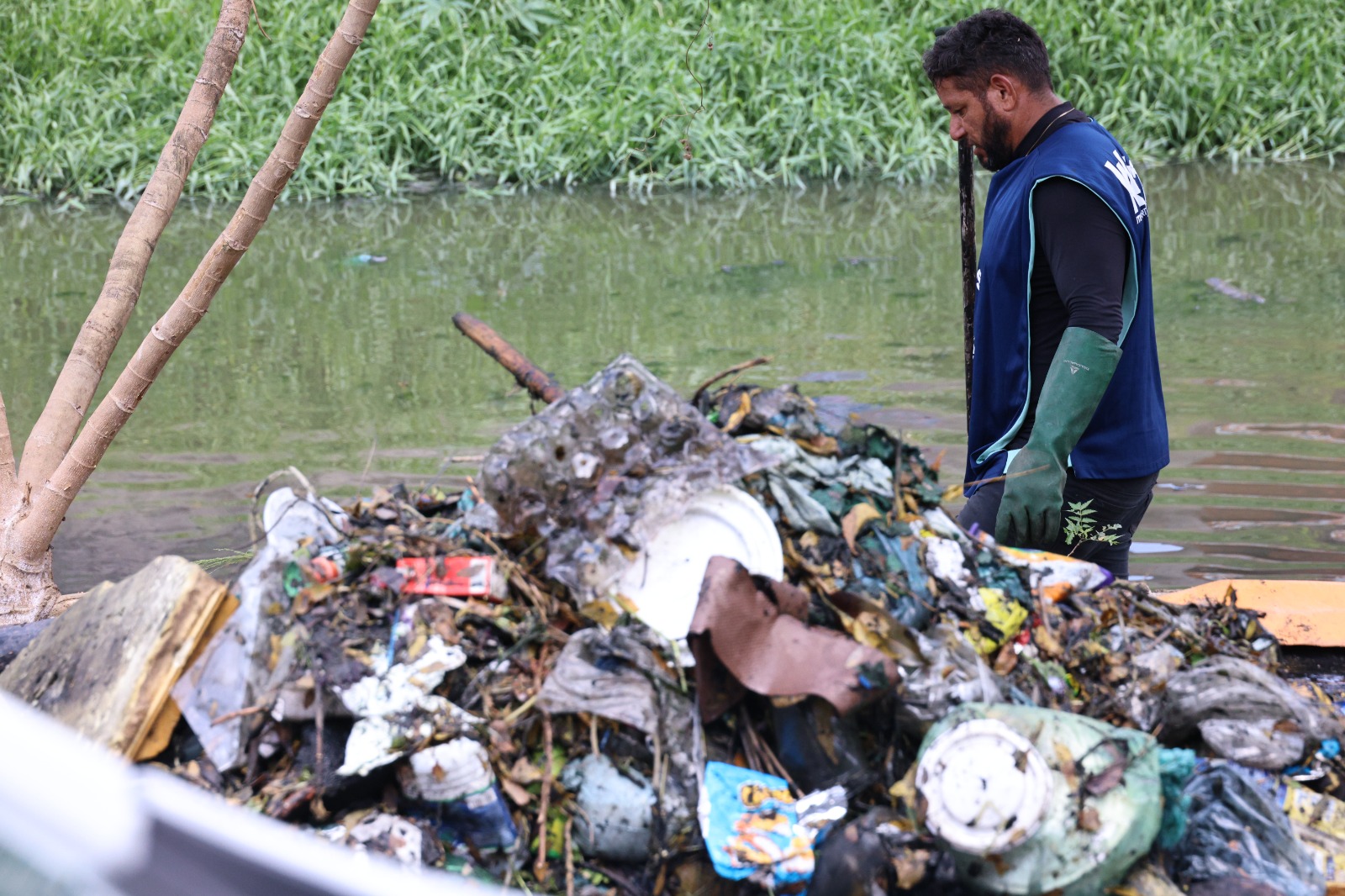 Toneladas de resíduos do Rio Maranguapinho são retiradas em dois meses