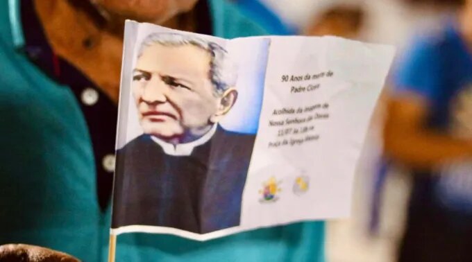Fiéis realizam romaria de aniversário de morte de Padre Cícero