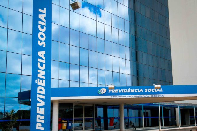 Servidores do INSS enfrentam mudança no regime de trabalho