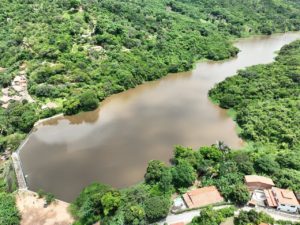 Após a quadra chuvosa, açudes continuam transbordando no Ceará