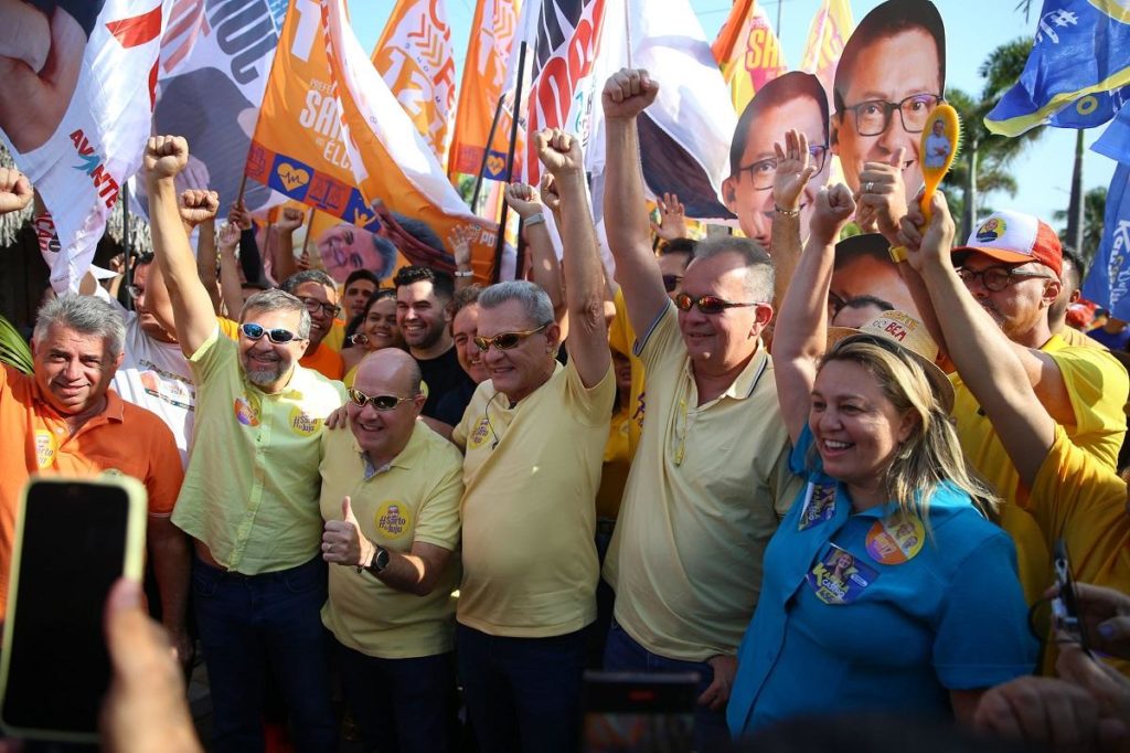 Sarto lança campanha de reeleição com caminhada na Barra do Ceará