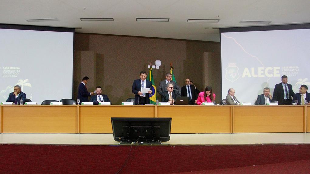 Segue para sanção a ampliação da licença paternidade para servidores estaduais no Ceará