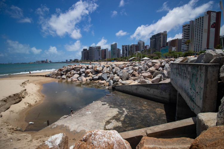 Despejamento irregular de esgoto na Praia de Iracema gera criação de plano de ação