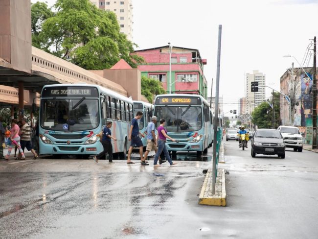 Linhas de ônibus suspensas em Fortaleza são retomadas após notificação da Prefeitura