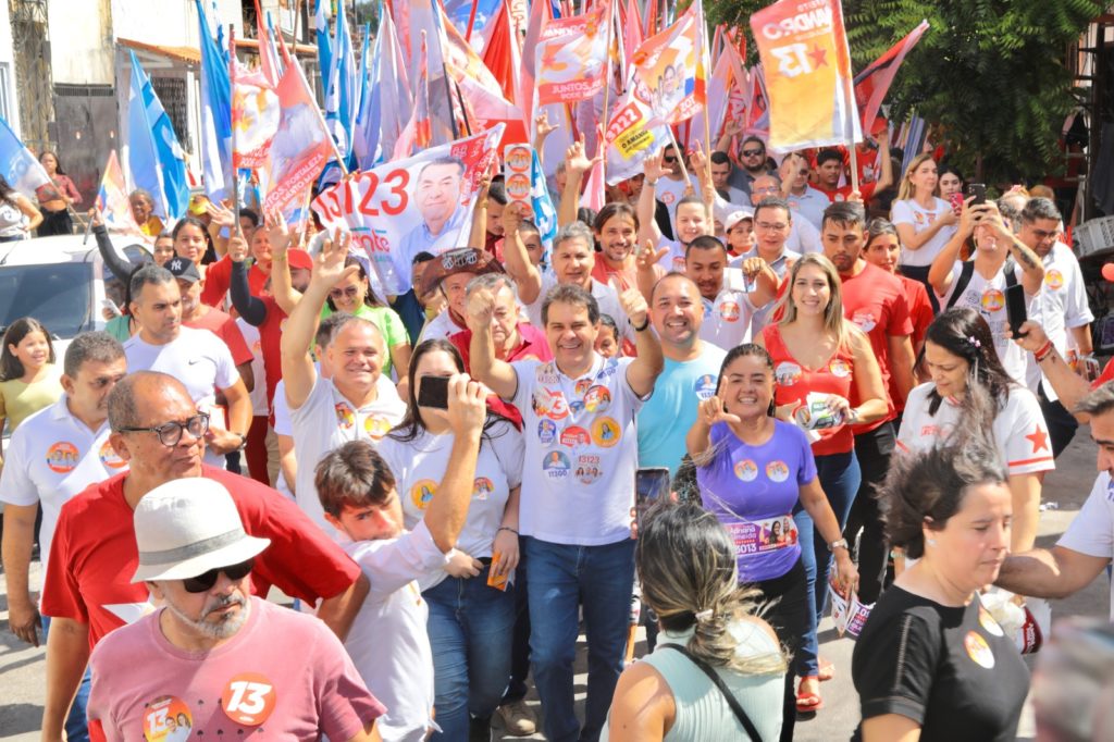 Durante caminhada, Evandro fala sobre com saúde e capacitação digital