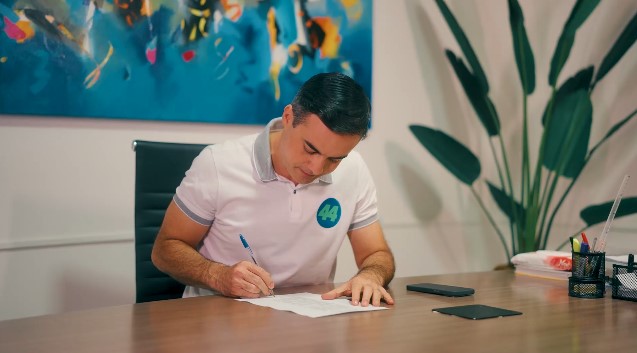 Capitão Wagner assina Carta Compromisso destinada para servidores públicos