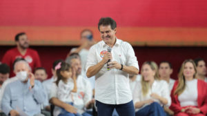 “Quem tiver respeito por mim é Lula, Elmano, Cid e Luizianne”, diz Evandro
