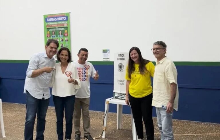 Cid Gomes vota em Sobral e destaca a participação popular