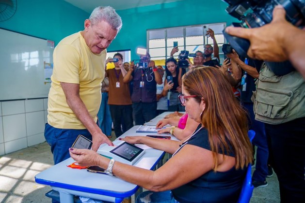 “Seguirei empenhado até o fim do mandato”, comenta Sarto durante votação