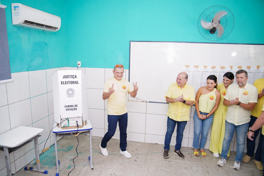 Sarto expressa confiança em segundo turno durante votação
