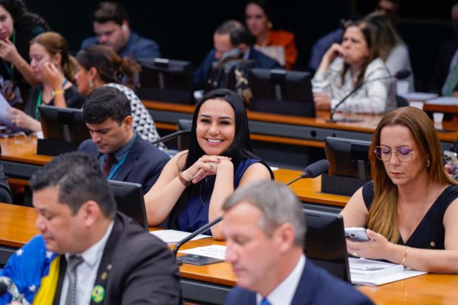 Dayany Bittencourt é coautora de projeto que estabelece FGTS para mulheres vítimas de violência doméstica