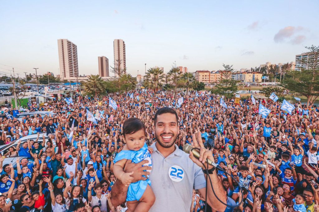 André Fernandes comemora Dia das Crianças com Bloco do 22