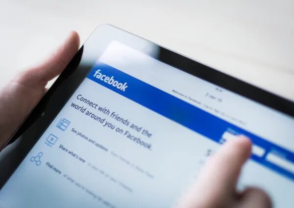 Facebook é condenado a indenizar usuário por remoção de página 