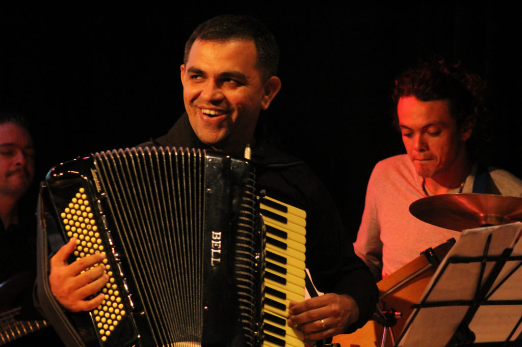 Sons do Nordeste celebra cultura nordestina com música e tradição