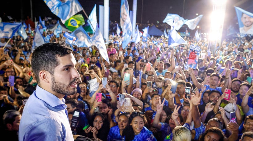 André Fernandes agradece votos com visitas aos bairros em Fortaleza