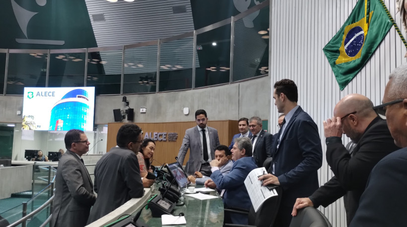 Oposição e Governo articulam estratégias para liderança da Alece