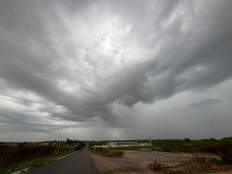 Inmet emitiu alerta de chuva intensa no Ceará