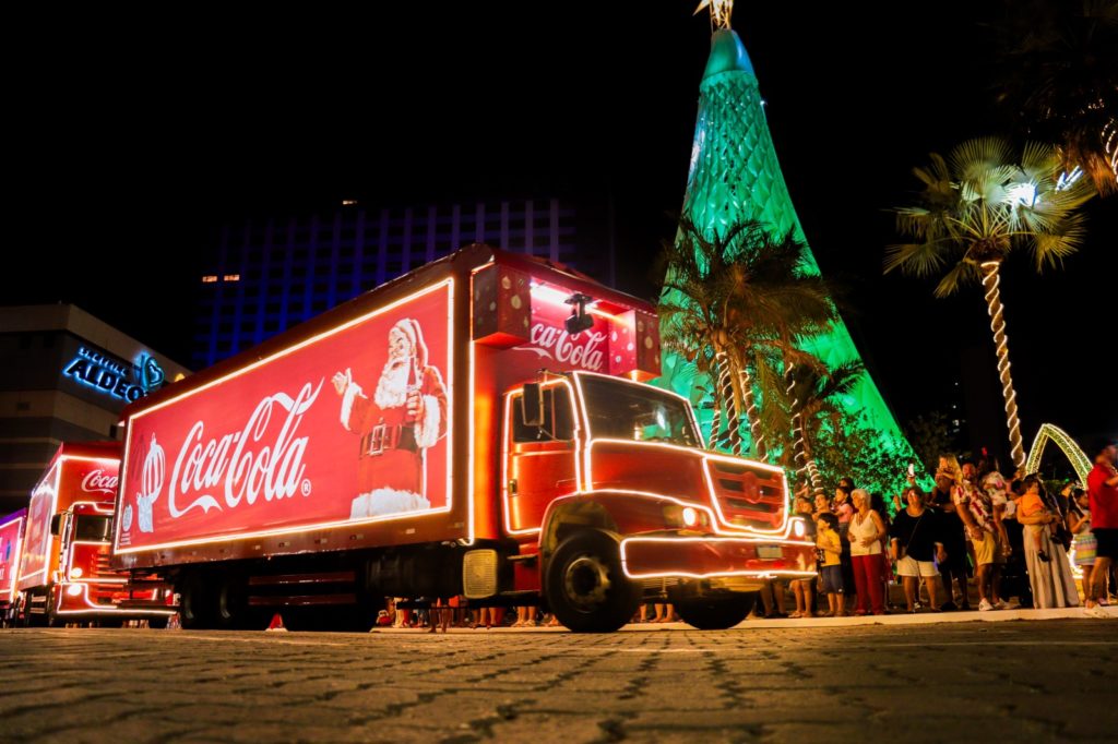 Caravanas da Coca-Cola chegam a Fortaleza, Maracanaú e Maranguape