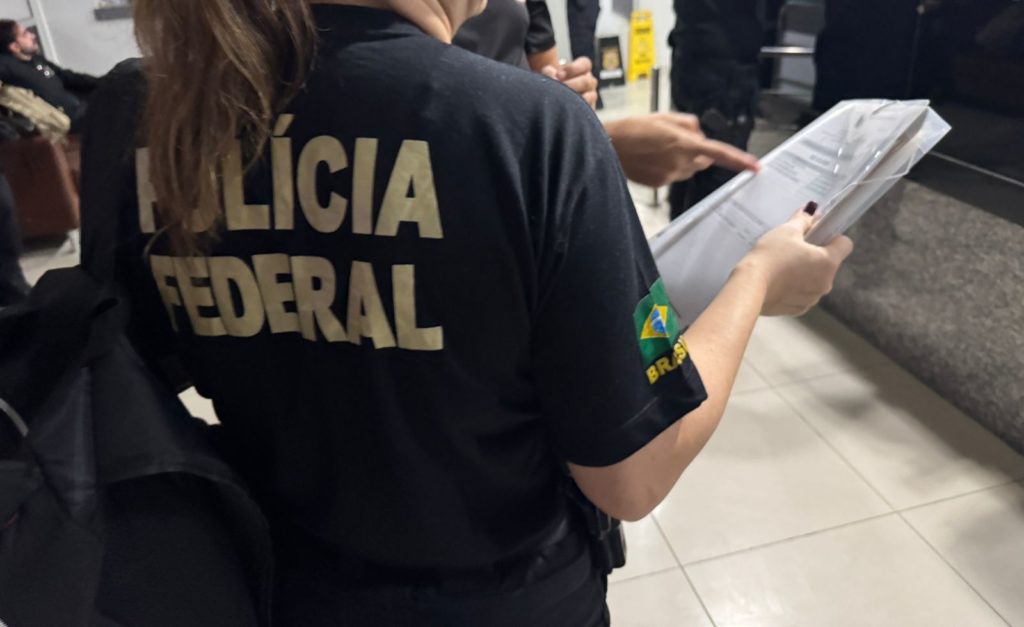 Operação mira fraudes e extravio de armas de empresa privada