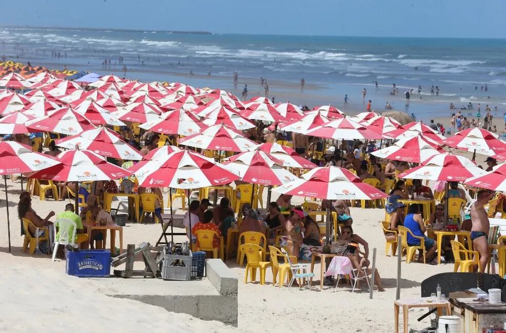 Impasse sobre ocupação de barracas pode resultar em demolições na Praia do Futuro