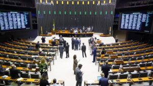 PEC do fim da escala 6x1 tem o apoio de seis deputados cearenses