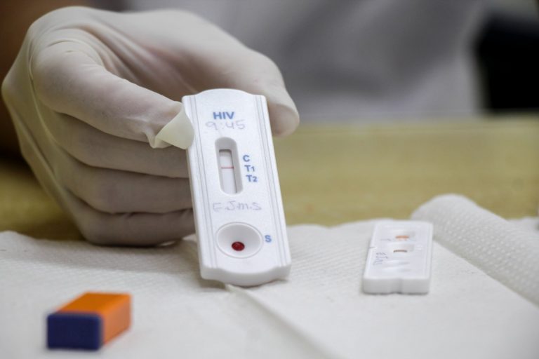 Dezembro Vermelho alerta sobre a prevenção contra o HIV e ISTs