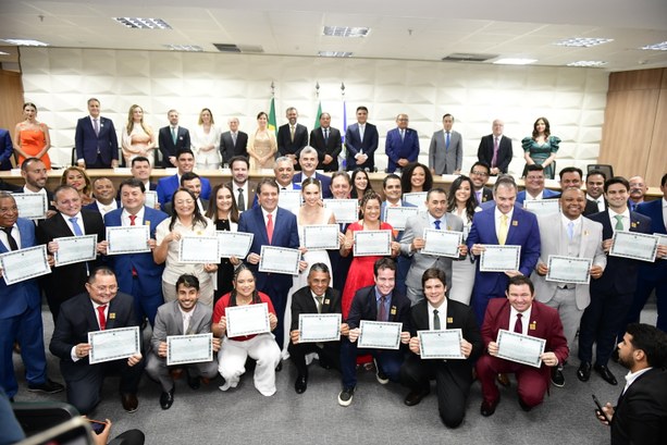 Evandro Leitão e Gabriella Aguiar são diplomados em Fortaleza