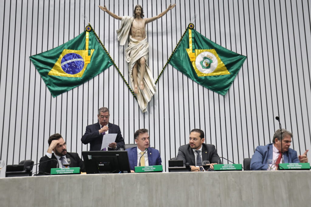 Alece define comissão de recesso e aprova orçamento para 2025