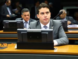 Escândalos envolvendo o deputado federal Júnior Mano ameaçam ser um desgaste estadual e nacional para o PSB - (Foto: Câmara dos Deputados)