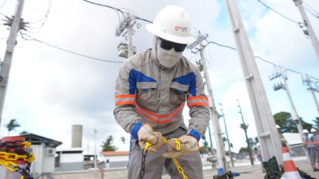 Além das constantes quedas de energia no Vale do Jaguaribe, moradores afirmam que não foram ressarcidos pelos danos ocasionados - (Foto: Reprodução)