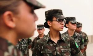 Mulheres podem se alistar voluntariamente no serviço militar até junho