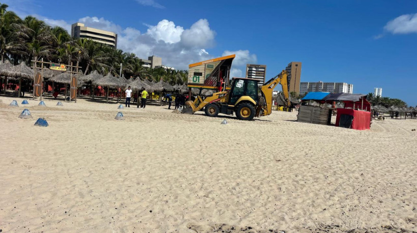 Ação da SPU remove barracas irregulares na Praia do Futuro
