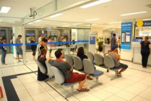 Entenda como os feriados afetam os atendimentos bancários