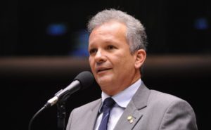 Lei de Proteção aos Usuários de Telecomunicações é proposta pelo deputado André Figueiredo