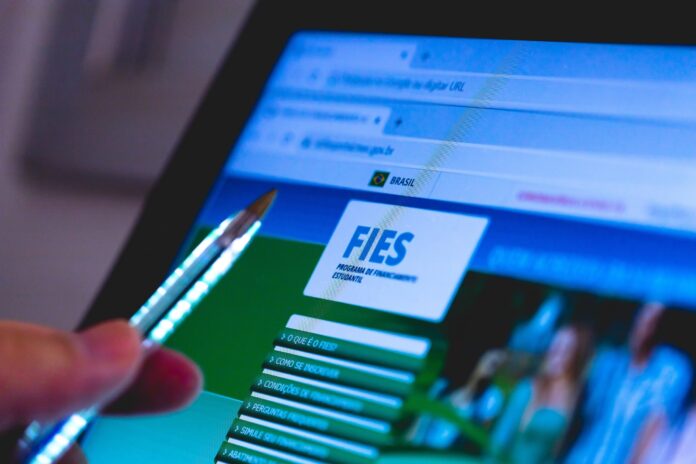 MEC reabre seleção do Fies com vagas para baixa renda 