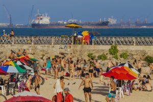 Praia de Iracema e mais 38 trechos do litoral cearense estão próprios para banho