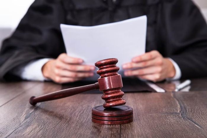 Enfermeira é condenada a 28 anos por homicídio durante plantão