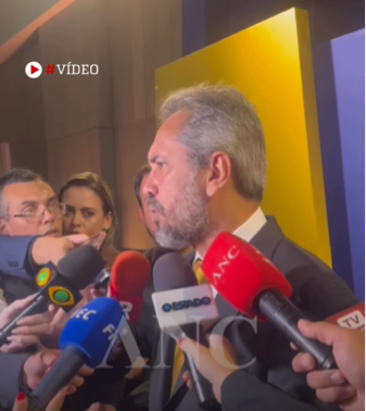 Elmano repercute crescimento da indústria e destaca parceria entre poder público e privado para o reforço na economia do Ceará - (Foto: REDE ANC)
