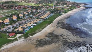 Avanço do mar prejudica turismo e pesca no Ceará