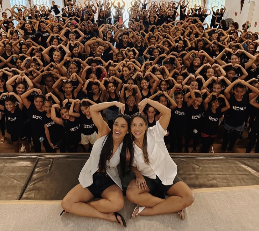 Alece presta homenagem à Edisca e às bailarinas Renata Saldanha e Eva Pacheco
