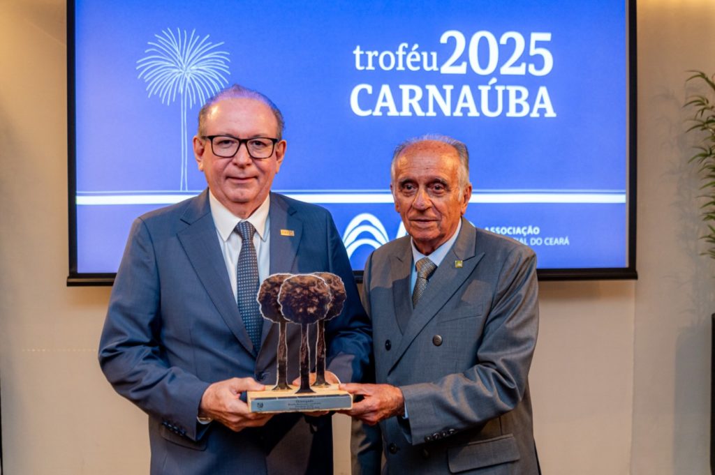 Ricardo Cavalcante recebe Troféu Carnaúba por destaque na indústria