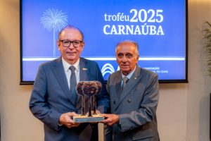 Ricardo Cavalcante recebe Troféu Carnaúba por destaque na indústria
