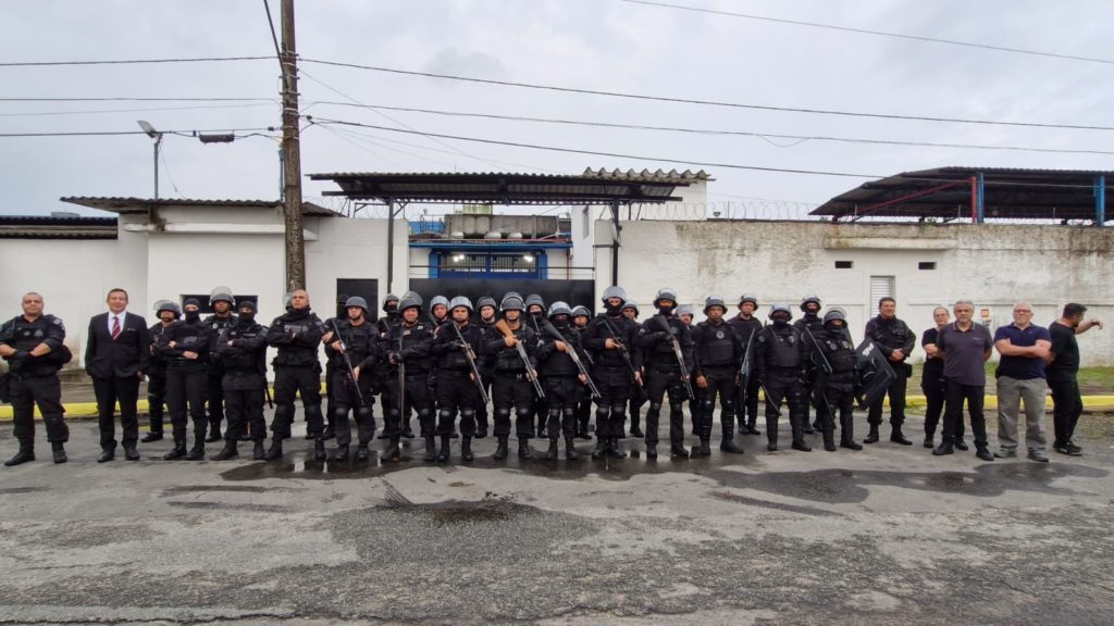 Gaeco cumpre mandados contra facção paulista em presídios do CE e SP
