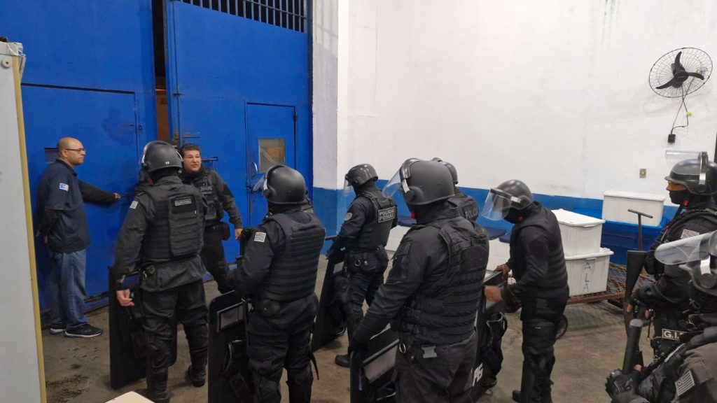 Gaeco cumpre mandados contra facção paulista em presídios do CE e SP