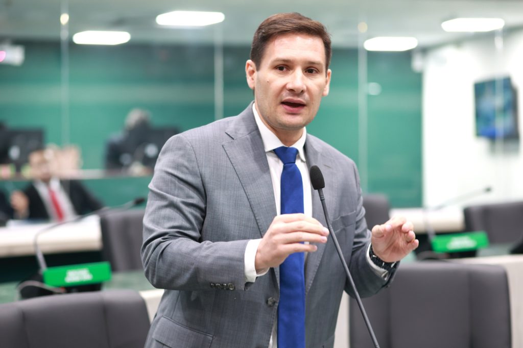 Marcos Sobreira propõe fim de anúncios de jogos de azar no Ceará