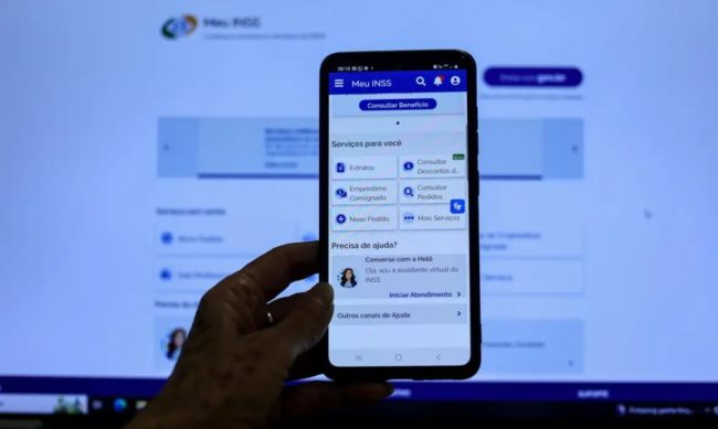 Aposentados começam a receber valores cobrados indevidamente