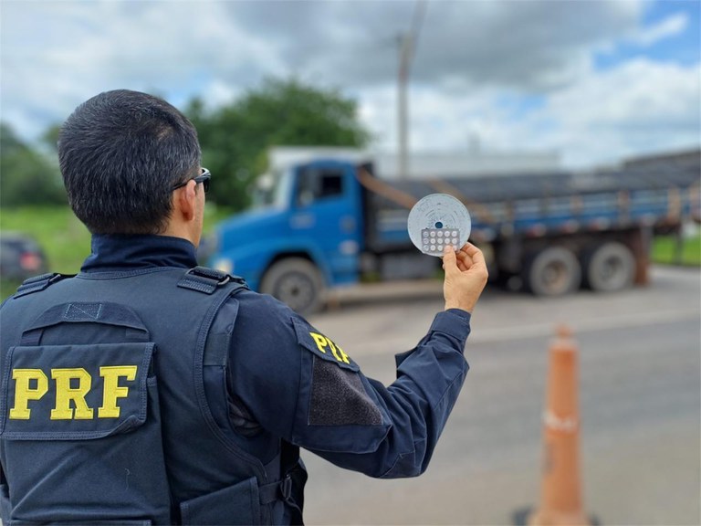 Fiscalização da PRF em Tianguá flagra caminhoneiro com anfetaminas