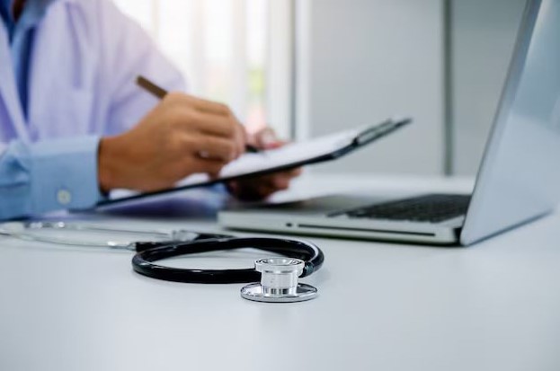 Médicos de Farias Brito devolverão R$ 45 mil por adicional irregular