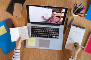 Cursos EAD terão que incluir aulas presenciais, diz MEC